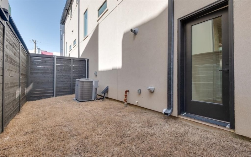 2908 Hawthorne Avenue #103, Dallas, TX 75219, 2 Habitaciones Habitaciones , ,2 BañosBaños,Residential,En Venta,2908 Hawthorne Avenue,20999591