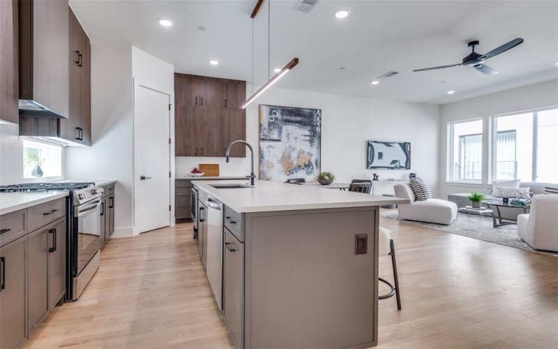 2908 Hawthorne Avenue #103, Dallas, TX 75219, 2 Habitaciones Habitaciones , ,2 BañosBaños,Residential,En Venta,2908 Hawthorne Avenue,20999591