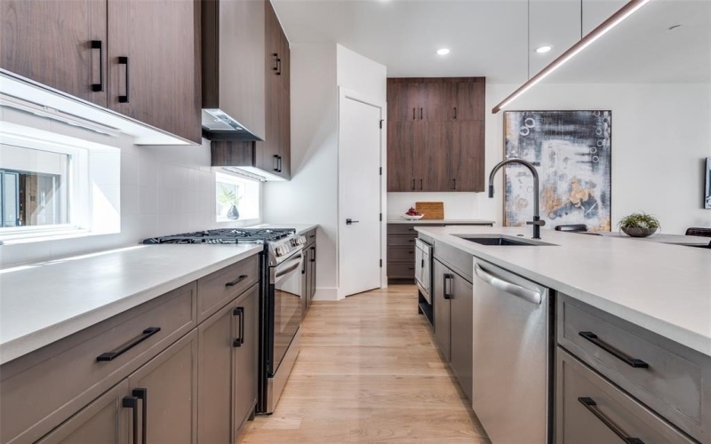 2908 Hawthorne Avenue #103, Dallas, TX 75219, 2 Habitaciones Habitaciones , ,2 BañosBaños,Residential,En Venta,2908 Hawthorne Avenue,20999591