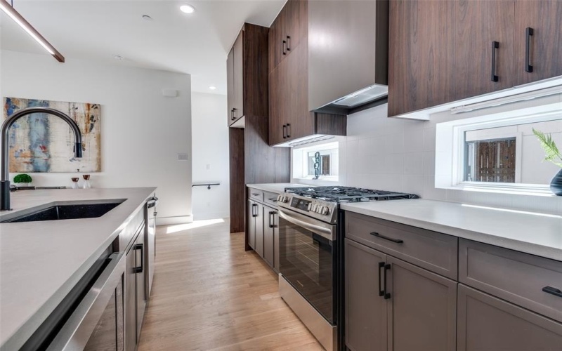 2908 Hawthorne Avenue #103, Dallas, TX 75219, 2 Habitaciones Habitaciones , ,2 BañosBaños,Residential,En Venta,2908 Hawthorne Avenue,20999591