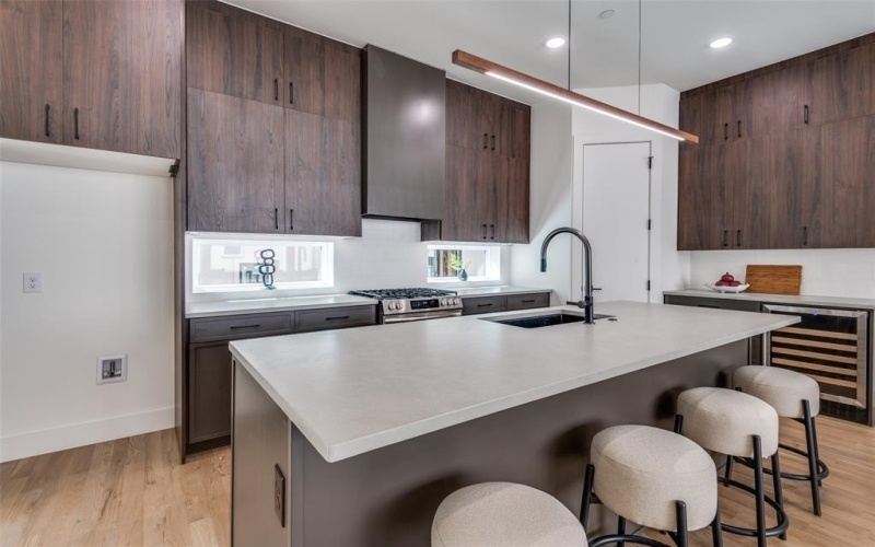 2908 Hawthorne Avenue #103, Dallas, TX 75219, 2 Habitaciones Habitaciones , ,2 BañosBaños,Residential,En Venta,2908 Hawthorne Avenue,20999591