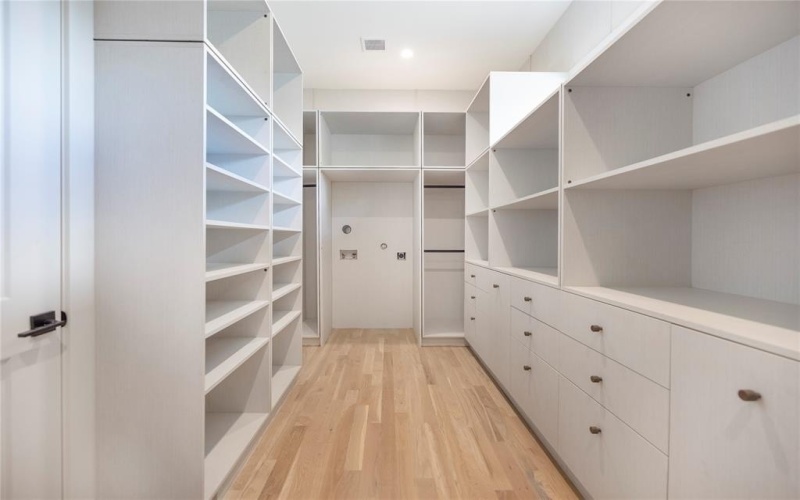 3228 Townsend Drive, Dallas, TX 75229, 5 Bedrooms Bedrooms, ,6 BathroomsBathrooms,Residential,For Sale,3228 Townsend Drive,20999615