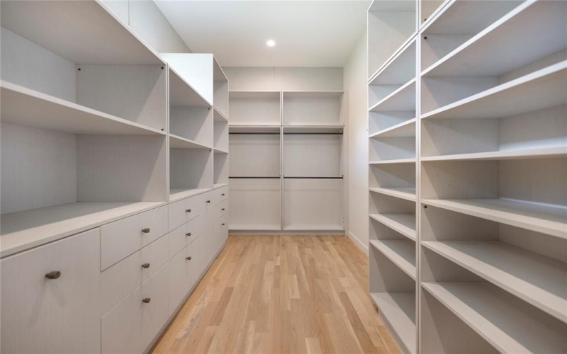 3228 Townsend Drive, Dallas, TX 75229, 5 Bedrooms Bedrooms, ,6 BathroomsBathrooms,Residential,For Sale,3228 Townsend Drive,20999615