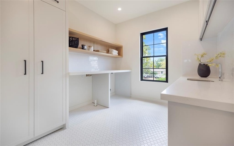 3228 Townsend Drive, Dallas, TX 75229, 5 Bedrooms Bedrooms, ,6 BathroomsBathrooms,Residential,For Sale,3228 Townsend Drive,20999615