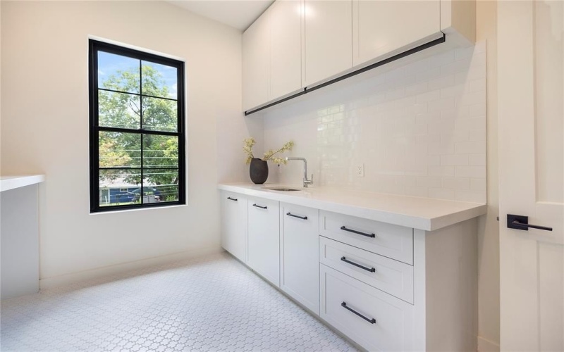 3228 Townsend Drive, Dallas, TX 75229, 5 Bedrooms Bedrooms, ,6 BathroomsBathrooms,Residential,For Sale,3228 Townsend Drive,20999615