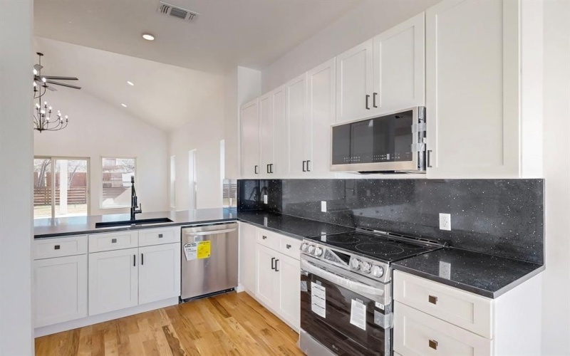 1812 Muncie Avenue, Dallas, TX 75212, 4 Habitaciones Habitaciones , ,3 BañosBaños,Residential,En Venta,1812 Muncie Avenue,20999624
