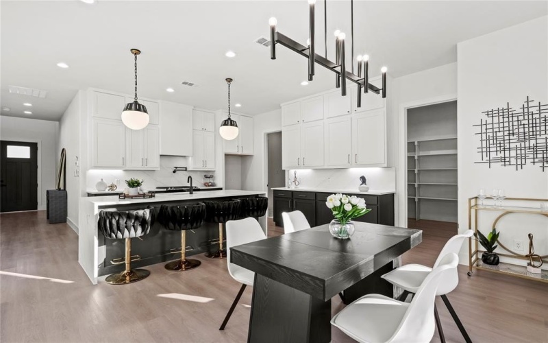 2219 W Lovers Lane, Dallas, TX 75235, 4 Habitaciones Habitaciones , ,3 BañosBaños,Residential,En Venta,2219 W Lovers Lane,20999676