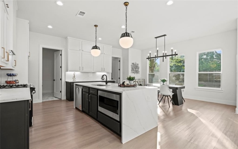 2219 W Lovers Lane, Dallas, TX 75235, 4 Habitaciones Habitaciones , ,3 BañosBaños,Residential,En Venta,2219 W Lovers Lane,20999676