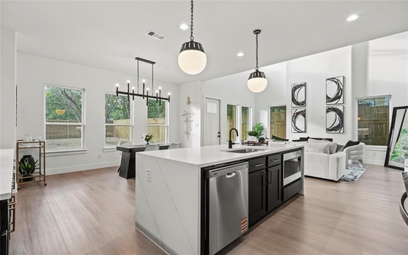 2219 W Lovers Lane, Dallas, TX 75235, 4 Habitaciones Habitaciones , ,3 BañosBaños,Residential,En Venta,2219 W Lovers Lane,20999676