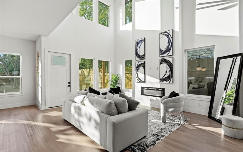 2219 W Lovers Lane, Dallas, TX 75235, 4 Habitaciones Habitaciones , ,3 BañosBaños,Residential,En Venta,2219 W Lovers Lane,20999676