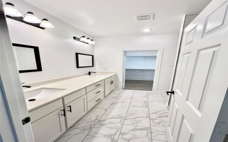 4834 Owenwood Avenue, Dallas, TX 75223, 3 Bedrooms Bedrooms, ,2 BathroomsBathrooms,Residential,For Sale,4834 Owenwood Avenue,20999704