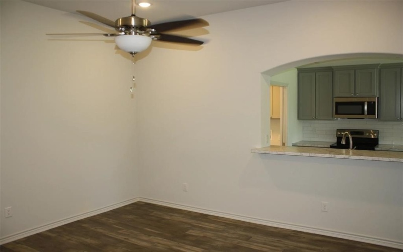 1021 Hooks Avenue, Lacy Lakeview, TX 76705, 4 Habitaciones Habitaciones , ,2 BañosBaños,Residential,En Venta,1021 Hooks Avenue,20999833