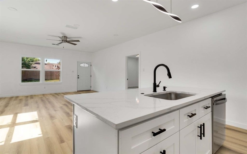 8422 Danville Drive, Dallas, TX 75217, 4 Habitaciones Habitaciones , ,2 BañosBaños,Residential,En Venta,8422 Danville Drive,20995862