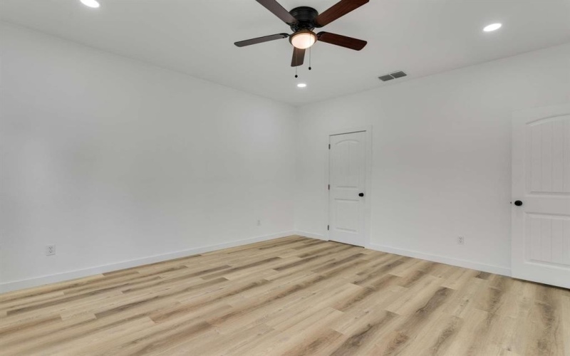 8422 Danville Drive, Dallas, TX 75217, 4 Habitaciones Habitaciones , ,2 BañosBaños,Residential,En Venta,8422 Danville Drive,20995862