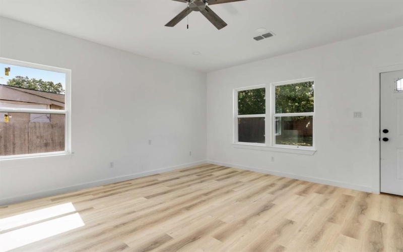 8422 Danville Drive, Dallas, TX 75217, 4 Habitaciones Habitaciones , ,2 BañosBaños,Residential,En Venta,8422 Danville Drive,20995862