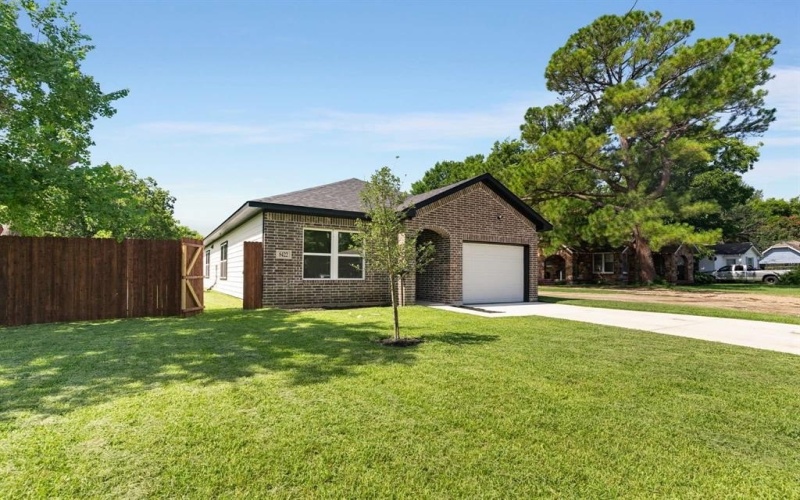 8422 Danville Drive, Dallas, TX 75217, 4 Habitaciones Habitaciones , ,2 BañosBaños,Residential,En Venta,8422 Danville Drive,20995862
