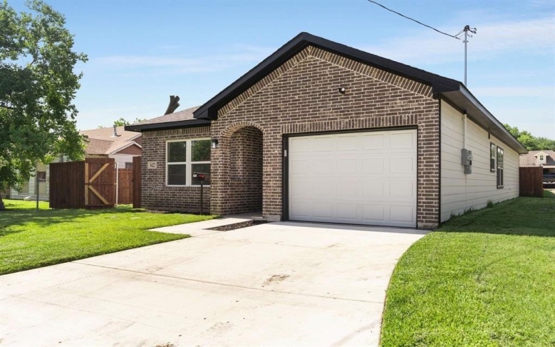 8422 Danville Drive, Dallas, TX 75217, 4 Habitaciones Habitaciones , ,2 BañosBaños,Residential,En Venta,8422 Danville Drive,20995862