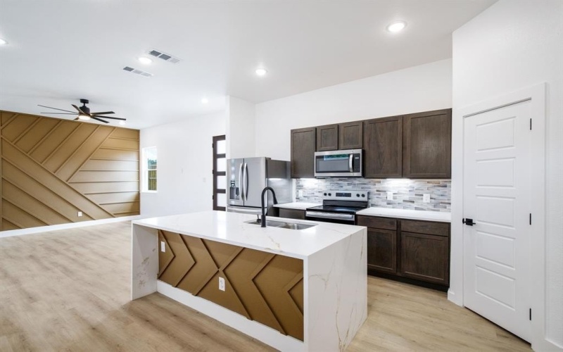 1928 Pueblo Street, Dallas, TX 75212, 4 Bedrooms Bedrooms, ,2 BathroomsBathrooms,Residential,For Sale,1928 Pueblo Street,20998335