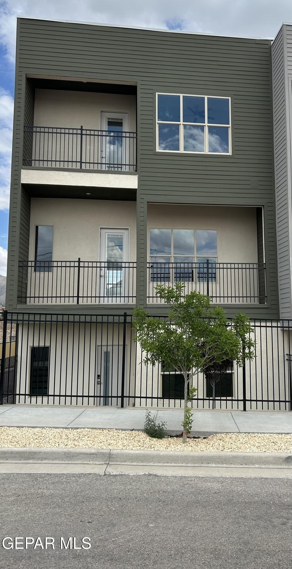 201 DESERT PASS Street unit: 4 #4, El Paso, TX 79912, 3 Habitaciones Habitaciones , ,3 BañosBaños,Residential,En Venta,201 DESERT PASS Street unit: 4,0,897895