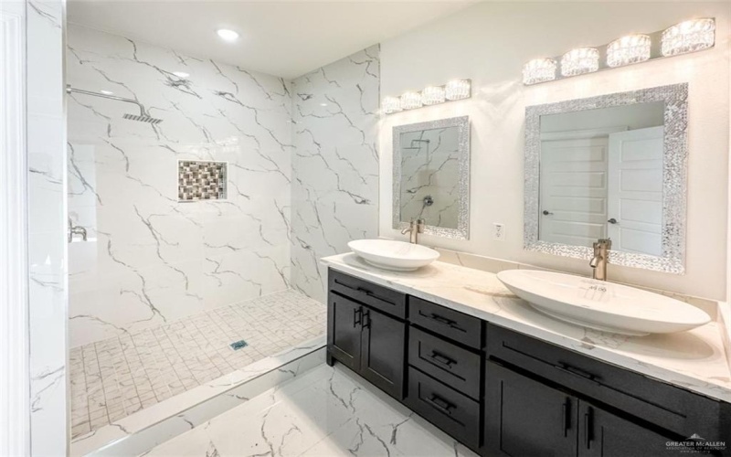 3011 E Ebano Avenue, Hidalgo, TX 78557, 4 Habitaciones Habitaciones , ,3 BañosBaños,Residential,En Venta,3011 E Ebano Avenue,476007