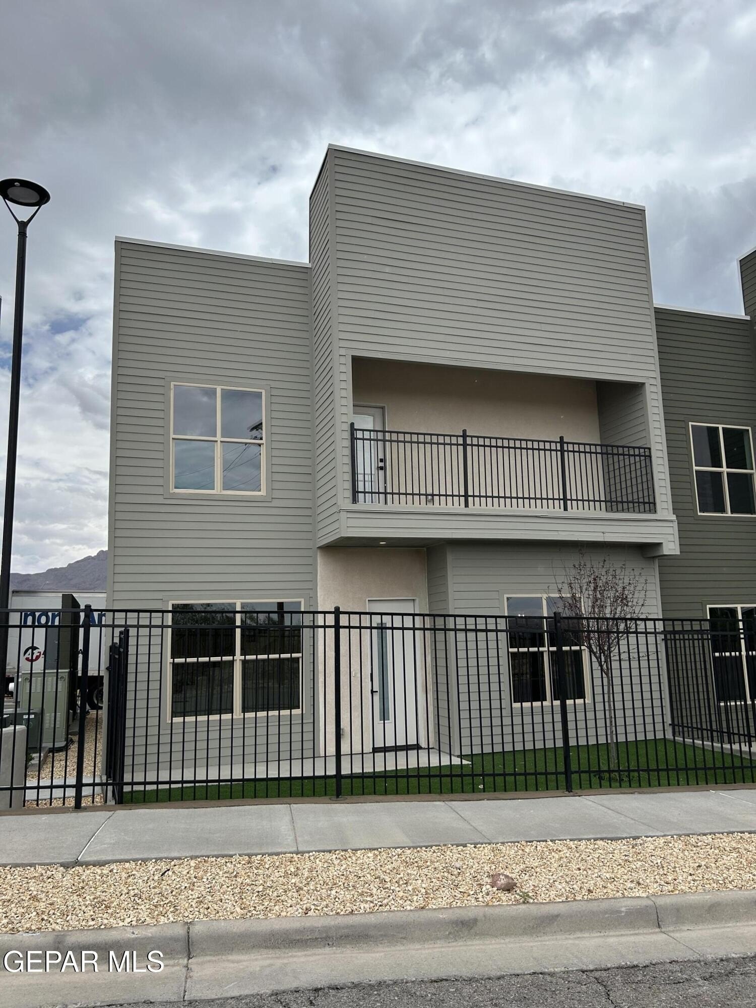 201 DESERT PASS Street unit: 7 #7, El Paso, TX 79912, 3 Habitaciones Habitaciones , ,2 BañosBaños,Residential,En Venta,201 DESERT PASS Street unit: 7,0,897909