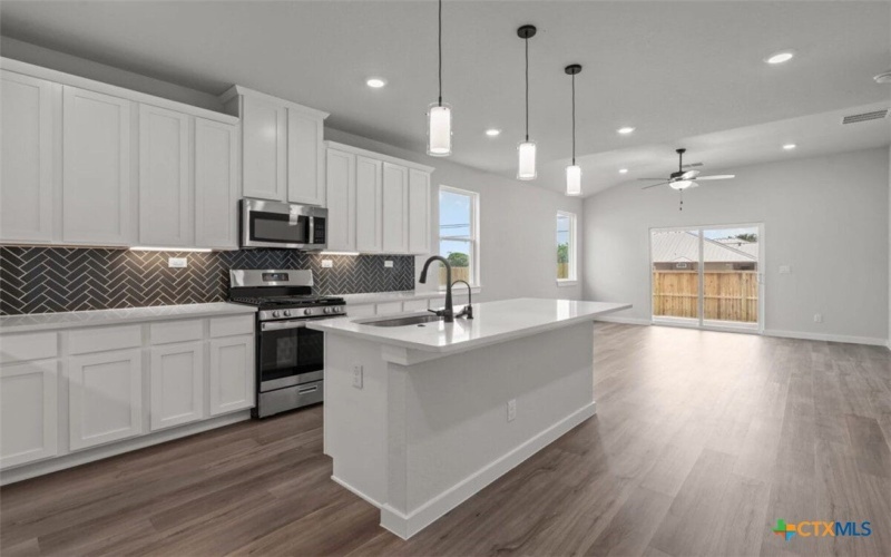 1932 Splitrock Road, New Braunfels, TX 78130, 4 Bedrooms Bedrooms, ,3 BathroomsBathrooms,Residential,For Sale,1932 Splitrock Road,586487
