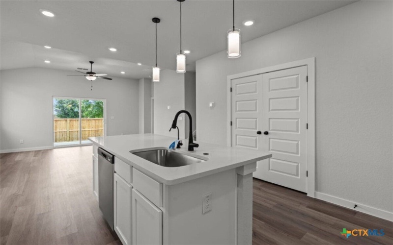 1932 Splitrock Road, New Braunfels, TX 78130, 4 Bedrooms Bedrooms, ,3 BathroomsBathrooms,Residential,For Sale,1932 Splitrock Road,586487