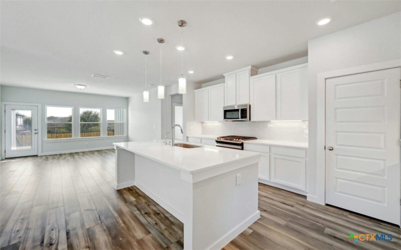 1514 Saddleback Run Run, New Braunfels, TX 78130, 4 Habitaciones Habitaciones , ,3 BañosBaños,Residential,En Venta,1514 Saddleback Run Run,586547