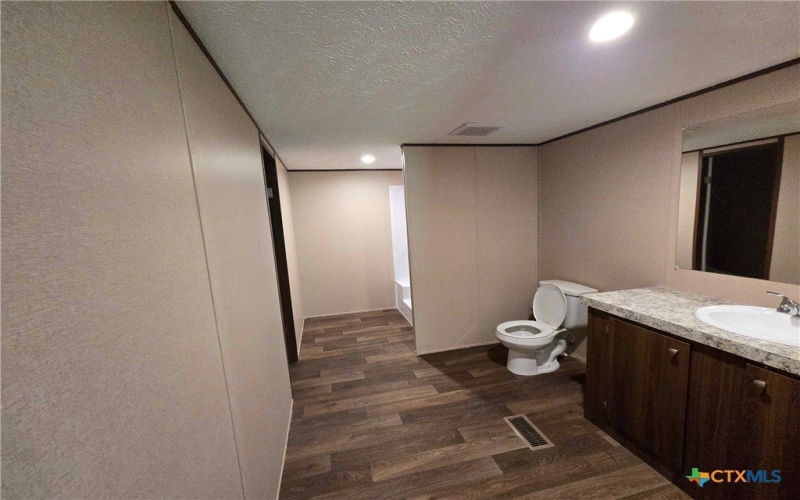 269 E Clark Street, Canyon Lake, TX 78133, 4 Habitaciones Habitaciones , ,2 BañosBaños,Residential,En Venta,269 E Clark Street,586588
