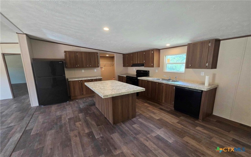 269 E Clark Street, Canyon Lake, TX 78133, 4 Habitaciones Habitaciones , ,2 BañosBaños,Residential,En Venta,269 E Clark Street,586588