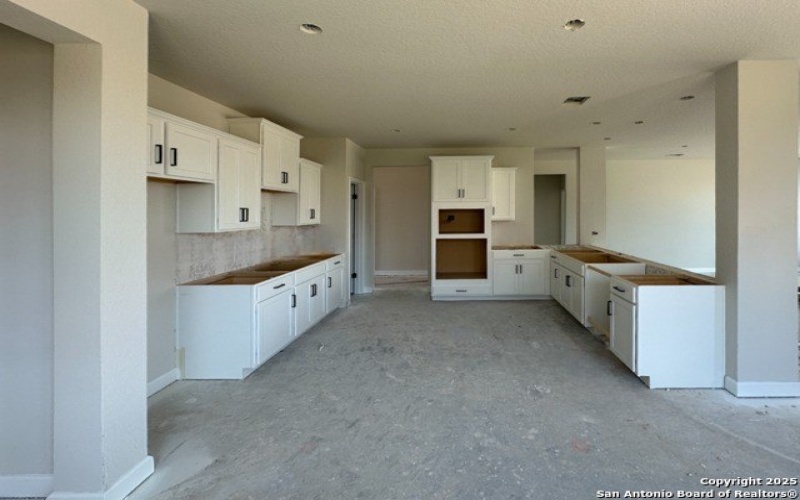 155 Mallorys Way, Castroville, TX 78253, 4 Habitaciones Habitaciones , ,3 BañosBaños,Residential,En Venta,155 Mallorys Way,1884228