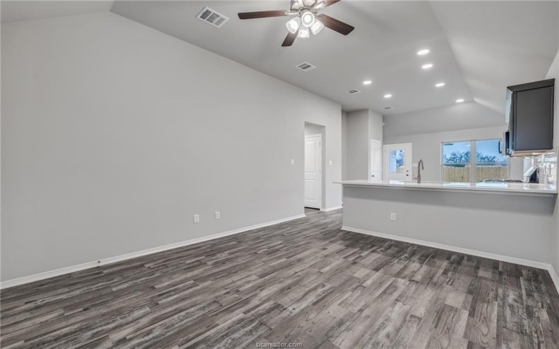 1215 High Street, Navasota, TX 77868, 3 Habitaciones Habitaciones , ,2 BañosBaños,Residential,En Venta,1215 High Street,25007888