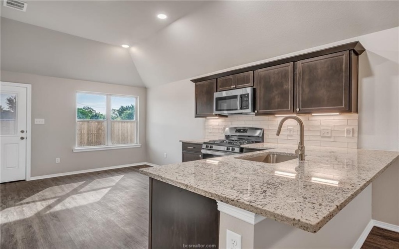 1216 High Street, Navasota, TX 77868, 3 Habitaciones Habitaciones , ,2 BañosBaños,Residential,En Venta,1216 High Street,25007890