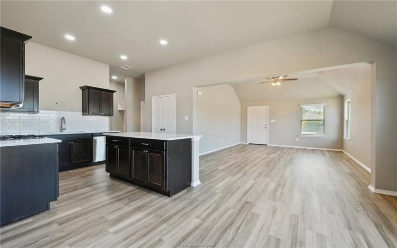 1214 High Street, Navasota, TX 77868, 3 Habitaciones Habitaciones , ,2 BañosBaños,Residential,En Venta,1214 High Street,25007892