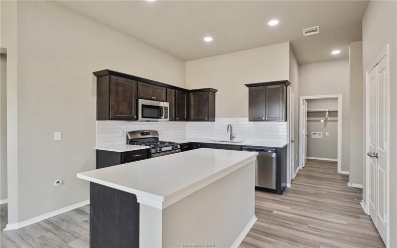 1214 High Street, Navasota, TX 77868, 3 Habitaciones Habitaciones , ,2 BañosBaños,Residential,En Venta,1214 High Street,25007892