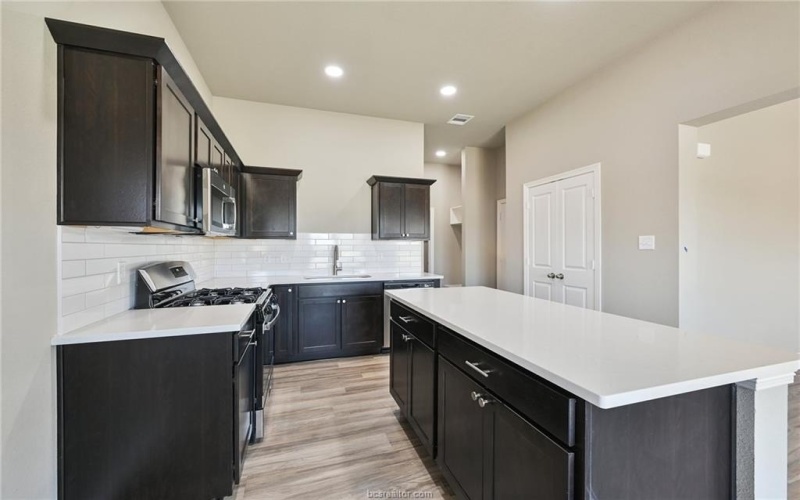 1214 High Street, Navasota, TX 77868, 3 Habitaciones Habitaciones , ,2 BañosBaños,Residential,En Venta,1214 High Street,25007892