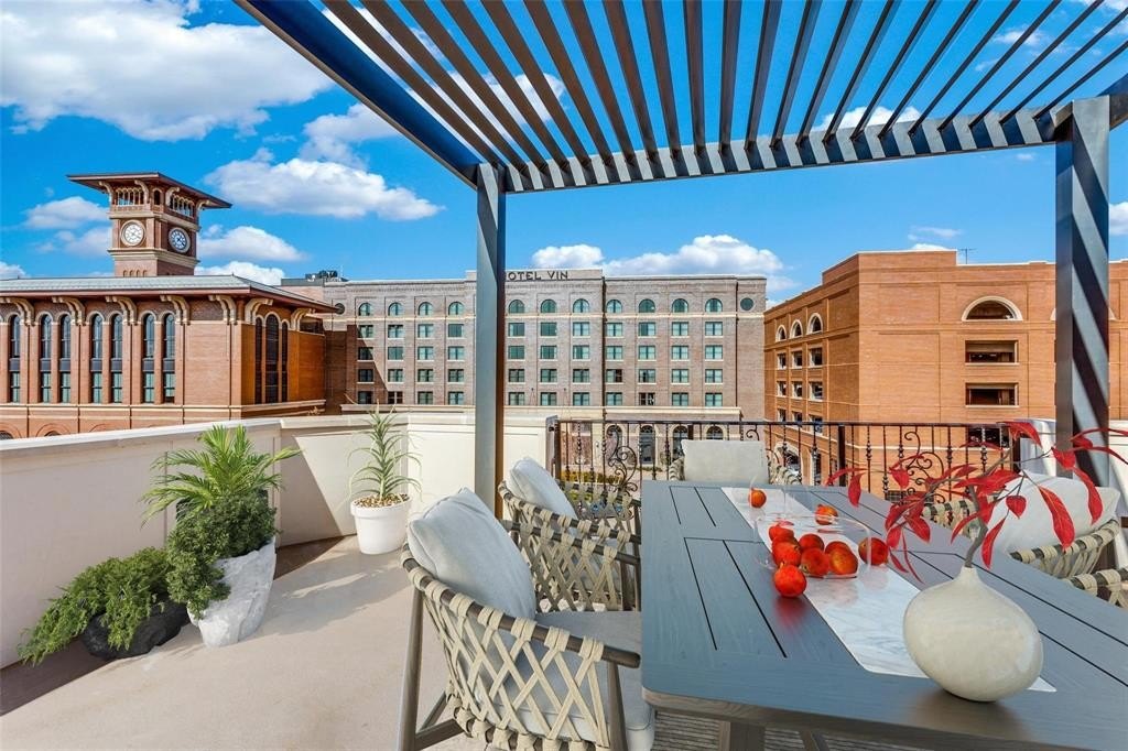 250 E Dallas Street #124, Grapevine, TX 76051, 3 Bedrooms Bedrooms, ,3 BathroomsBathrooms,Residential,For Sale,250 E Dallas Street,21000328