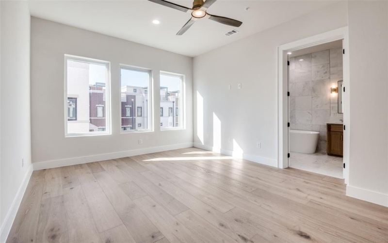 250 E Dallas Street #124, Grapevine, TX 76051, 3 Bedrooms Bedrooms, ,3 BathroomsBathrooms,Residential,For Sale,250 E Dallas Street,21000328