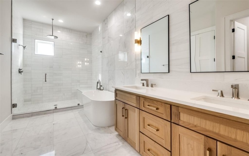 250 E Dallas Street #124, Grapevine, TX 76051, 3 Bedrooms Bedrooms, ,3 BathroomsBathrooms,Residential,For Sale,250 E Dallas Street,21000328