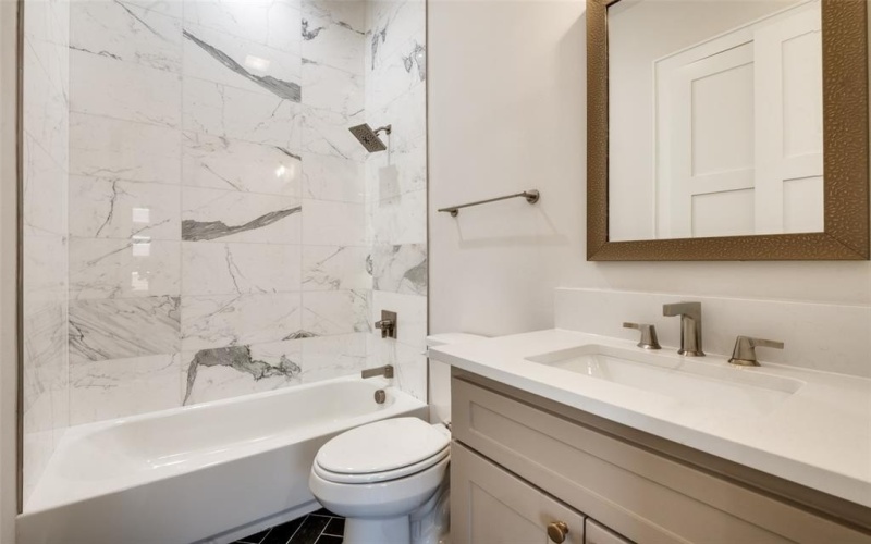 250 E Dallas Street #124, Grapevine, TX 76051, 3 Bedrooms Bedrooms, ,3 BathroomsBathrooms,Residential,For Sale,250 E Dallas Street,21000328