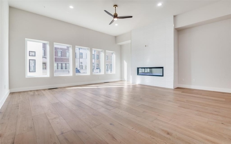 250 E Dallas Street #124, Grapevine, TX 76051, 3 Bedrooms Bedrooms, ,3 BathroomsBathrooms,Residential,For Sale,250 E Dallas Street,21000328