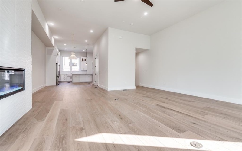 250 E Dallas Street #124, Grapevine, TX 76051, 3 Bedrooms Bedrooms, ,3 BathroomsBathrooms,Residential,For Sale,250 E Dallas Street,21000328