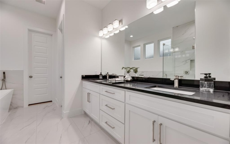 1392 Hartsdale Drive, Dallas, TX 75211, 4 Habitaciones Habitaciones , ,3 BañosBaños,Residential,En Venta,1392 Hartsdale Drive,21000624