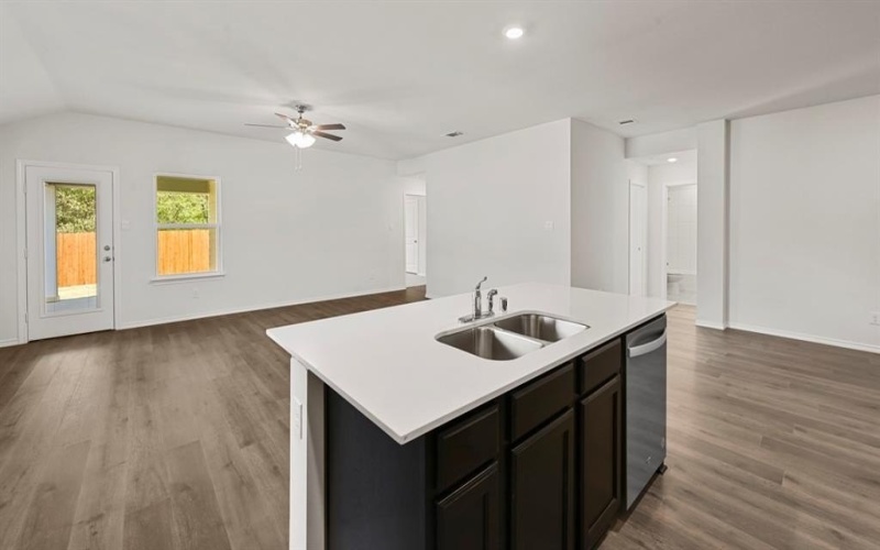 415 English Oak Drive, Josephine, TX 75173, 4 Habitaciones Habitaciones , ,3 BañosBaños,Residential,En Venta,415 English Oak Drive,21000726