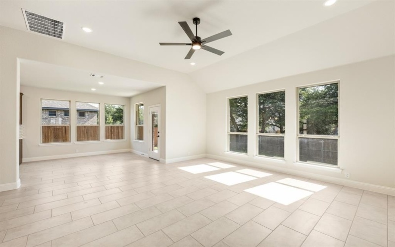 916 Bullard Drive, DeSoto, TX 75115, 4 Bedrooms Bedrooms, ,3 BathroomsBathrooms,Residential,For Sale,916 Bullard Drive,0,21000806