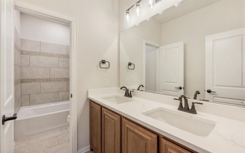916 Bullard Drive, DeSoto, TX 75115, 4 Bedrooms Bedrooms, ,3 BathroomsBathrooms,Residential,For Sale,916 Bullard Drive,0,21000806