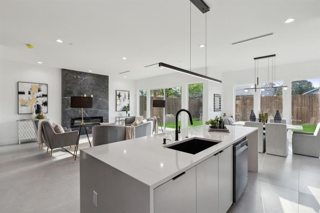4031 Brundrette Street, Dallas, TX 75212, 4 Habitaciones Habitaciones , ,3 BañosBaños,Residential,En Venta,4031 Brundrette Street,21001422