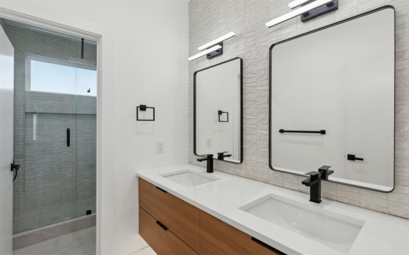 4031 Brundrette Street, Dallas, TX 75212, 4 Habitaciones Habitaciones , ,3 BañosBaños,Residential,En Venta,4031 Brundrette Street,21001422