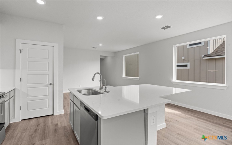 761 Whitman Street, New Braunfels, TX 78130, 3 Habitaciones Habitaciones , ,2 BañosBaños,Residential,En Venta,761 Whitman Street,586630