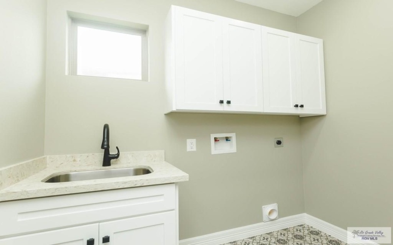 2605 S NEEL DR, BROWNSVILLE, TX 78526, 3 Bedrooms Bedrooms, ,2 BathroomsBathrooms,Residential,For Sale,2605 S NEEL DR,29766851
